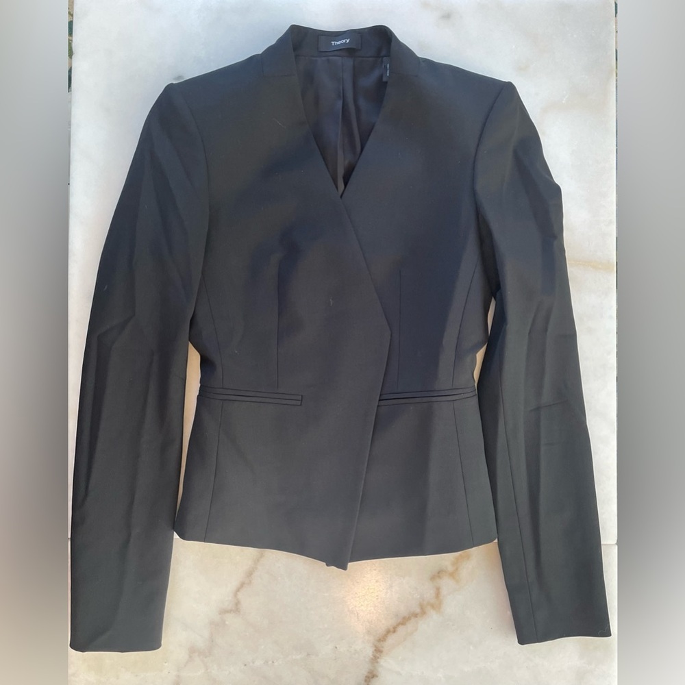 50% OFF FALL SALE Theory Lyndraiya Blazer in Black